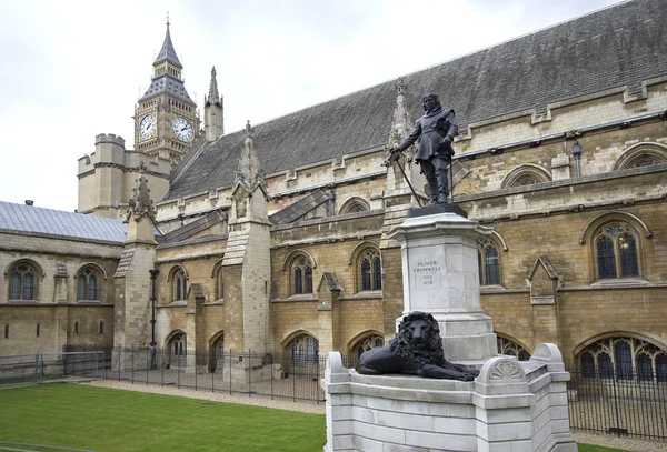 Statue of Oliver Cromwell — Stock Photo, Image