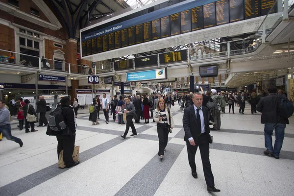 Waterloo station passagiers — Stockfoto