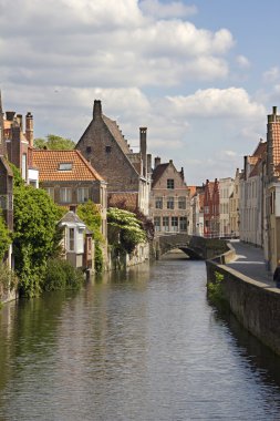 Bruges içinde kanal