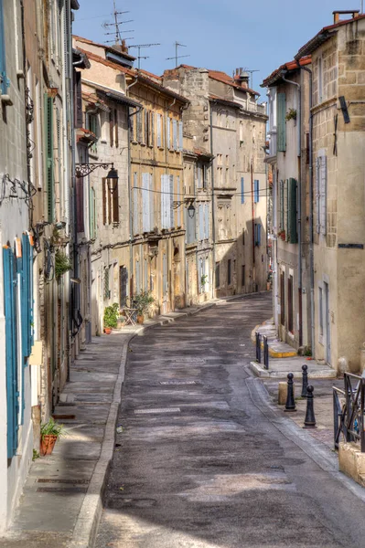 Straße Mit Historischen Häusern Der Altstadt Von Arles Frankreich — Stockfoto