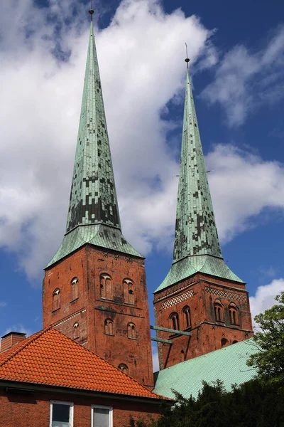 Torens Van Dom Lubeck Kerk Lubeck Duitsland Tegen Een Blauwe — Stockfoto
