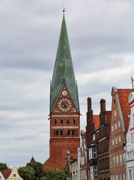 Kostelní Věž Jana Štíty Historických Domů Náměstí Sande Starém Centru — Stock fotografie