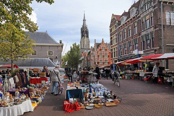 Delft Netherlands October 2016 People Walk Cycle Market Church Tower — Stock Photo, Image