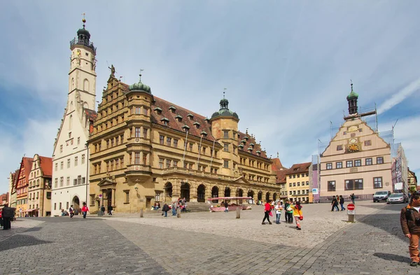 Rothenburg Der Tauber Německo Května 2014 Lidé Chodí Středověké Náměstí — Stock fotografie