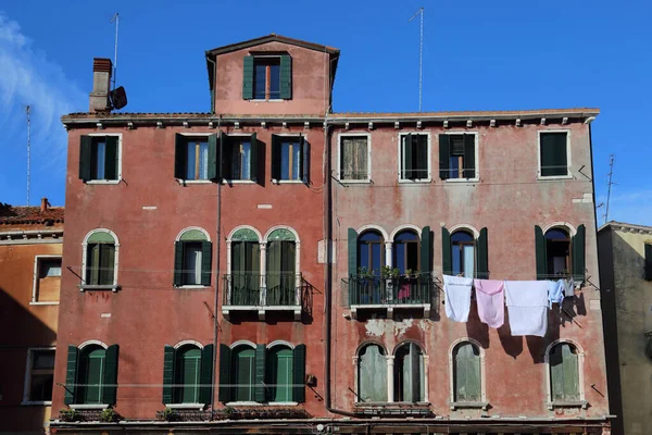 Washed Clothes Hang Dry Windows Historical Building Venice Italy — Photo