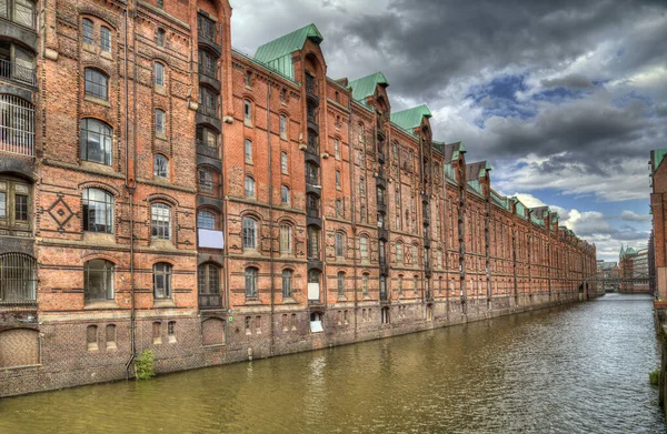 Canal Avec Entrepôts Historiques Dans Quartier Speicherstadt Haburg Allemagne — Photo