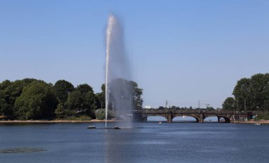 Almanya, Hamburg 'daki Binnenalster Çeşmesi.