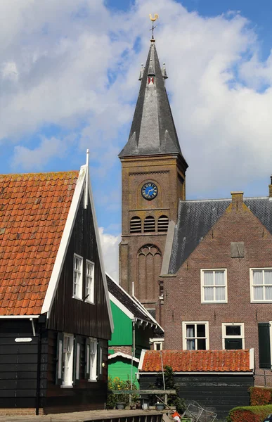 Historische Kirche Und Holzhäuser Alten Fischerdorf Marken Holland — Stockfoto