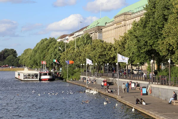 Hamburg Germany July 2019 Historical Buildings People Walking Feeding Swans Стоковое Изображение