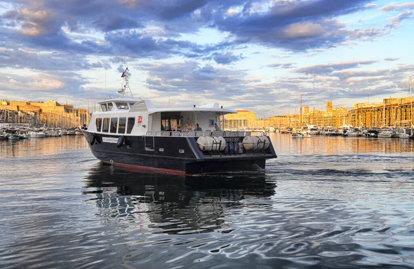 Marseille France September 2019 Boat Tourists Leaves Old Harbor Sunrise — Stock Photo, Image