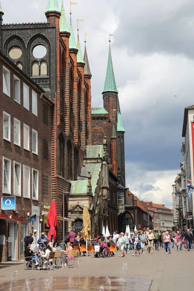 Lubeck Німеччина Липня 2019 Люди Гуляють Вулицями Міста Брейт Штрассе Ліцензійні Стокові Зображення