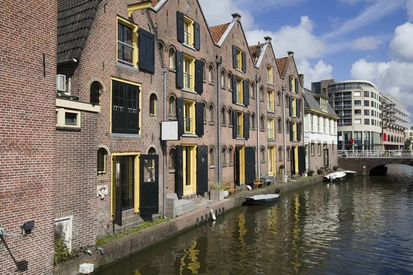 Alkmaar Kanal Und Historische Apartmenthäuser Holland — Stockfoto