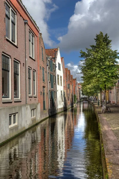 Alkmaar Hollanda Tarihi Evleriyle Kanal — Stok fotoğraf