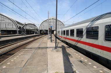 Tren amsterdam trainstation girme