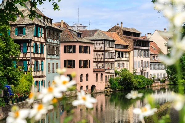 Beautiful old houses in  Strasbourg, France — Stock Photo, Image