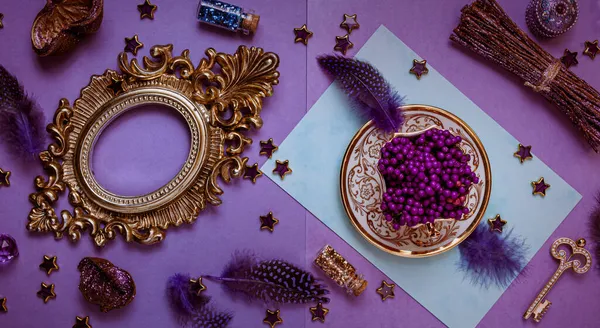 Золотая Винтажная Рамка Фиолетовом Фоне — стоковое фото