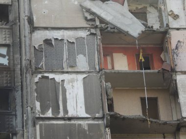 Ukrayna 'daki savaş, Harkov' u Yıkmak, Ukrayna 'daki evler, yanmış evler, Ukrayna savaşı, bombardıman sonrası, boş bölge, çatışmalar sonrası