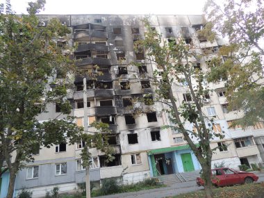 Ukrayna 'daki savaş, Harkov' u Yıkmak, Ukrayna 'daki evler, yanmış evler, Ukrayna savaşı, bombardıman sonrası, boş bölge, çatışmalar sonrası
