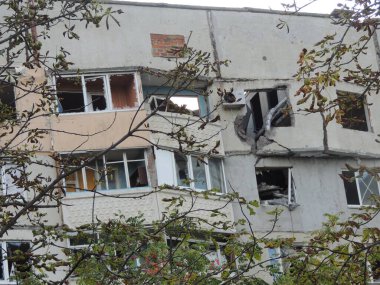 Ukrayna 'daki savaş, Harkov' u Yıkmak, Ukrayna 'daki evler, yanmış evler, Ukrayna savaşı, bombardıman sonrası, boş bölge, çatışmalar sonrası