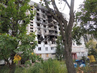 Ukrayna 'daki savaş, Harkov' u Yıkmak, Ukrayna 'daki evler, yanmış evler, Ukrayna savaşı, bombardıman sonrası, boş bölge, çatışmalar sonrası