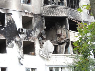 Ukrayna 'daki savaş, Harkov' u Yıkmak, Ukrayna 'daki evler, yanmış evler, Ukrayna savaşı, bombardıman sonrası, boş bölge, çatışmalar sonrası