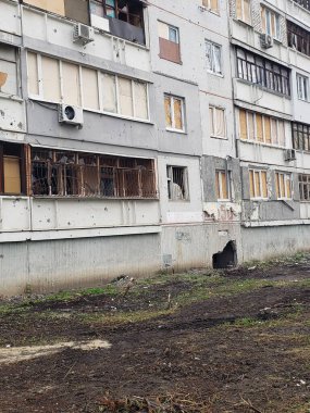 Ukrayna 'daki savaş, Harkov' u Yıkmak, Ukrayna 'daki evler, yanmış evler, Ukrayna savaşı, bombardıman sonrası, boş bölge, çatışmalar sonrası