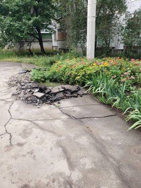 Ukrayna 'daki savaş, Harkov' u Yıkmak, Ukrayna 'daki evler, yanmış evler, Ukrayna savaşı, bombardıman sonrası, boş bölge, çatışmalar sonrası