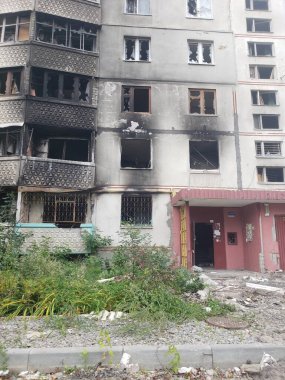 Ukrayna 'daki savaş, Harkov' u Yıkmak, Ukrayna 'daki evler, yanmış evler, Ukrayna savaşı, bombardıman sonrası, boş bölge, çatışmalar sonrası