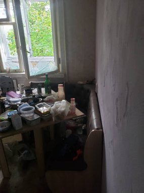 Ukrayna 'daki savaş, Harkov' u Yıkmak, Ukrayna 'daki evler, yanmış evler, Ukrayna savaşı, bombardıman sonrası, boş bölge, çatışmalar sonrası