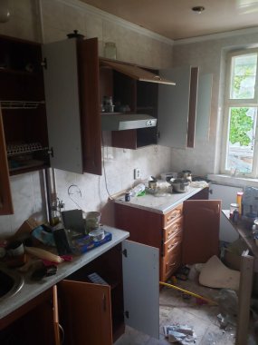 Ukrayna 'daki savaş, Harkov' u Yıkmak, Ukrayna 'daki evler, yanmış evler, Ukrayna savaşı, bombardıman sonrası, boş bölge, çatışmalar sonrası