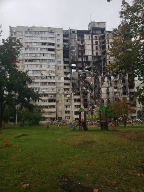 Ukrayna 'daki savaş, Harkov' u Yıkmak, Ukrayna 'daki evler, yanmış evler, Ukrayna savaşı, bombardıman sonrası, boş bölge, çatışmalar sonrası