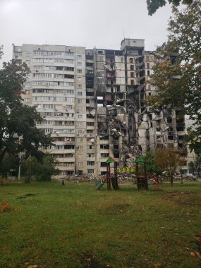 Ukrayna 'daki savaş, Harkov' u Yıkmak, Ukrayna 'daki evler, yanmış evler, Ukrayna savaşı, bombardıman sonrası, boş bölge, çatışmalar sonrası