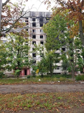 Ukrayna 'daki savaş, Harkov' u Yıkmak, Ukrayna 'daki evler, yanmış evler, Ukrayna savaşı, bombardıman sonrası, boş bölge, çatışmalar sonrası