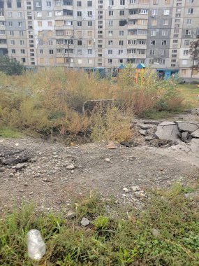 Ukrayna 'daki savaş, Harkov' u Yıkmak, Ukrayna 'daki evler, yanmış evler, Ukrayna savaşı, bombardıman sonrası, boş bölge, çatışmalar sonrası