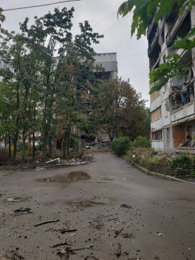 Ukrayna 'daki savaş, Harkov' u Yıkmak, Ukrayna 'daki evler, yanmış evler, Ukrayna savaşı, bombardıman sonrası, boş bölge, çatışmalar sonrası