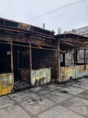 Ukrayna 'daki savaş, Harkov' u Yıkmak, Ukrayna 'daki evler, yanmış evler, Ukrayna savaşı, bombardıman sonrası, boş bölge, çatışmalar sonrası