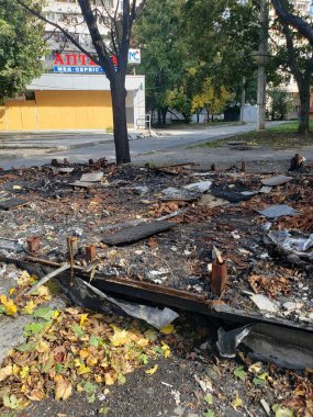 Ukrayna 'daki savaş, Harkov' u Yıkmak, Ukrayna 'daki evler, yanmış evler, Ukrayna savaşı, bombardıman sonrası, boş bölge, çatışmalar sonrası