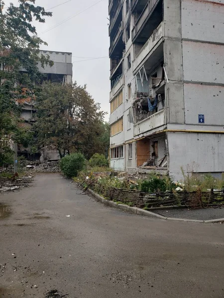 Ukrayna 'daki savaş, Harkov' u Yıkmak, Ukrayna 'daki evler, yanmış evler, Ukrayna savaşı, bombardıman sonrası, boş bölge, çatışmalar sonrası