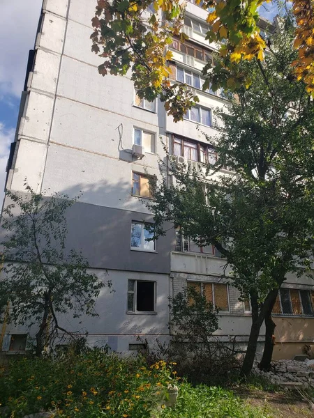 Ukrayna 'nın Saltovka ilçesi Kharkov, Rusya' nın Ukrayna 'daki ilk bombardıman savaşından etkilendiği ilk günden beri.