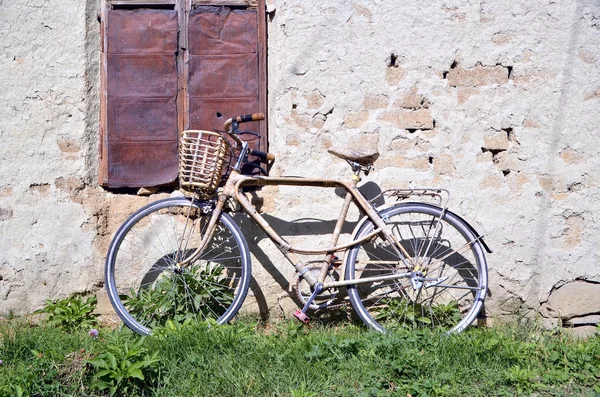 Oude fiets — Stockfoto