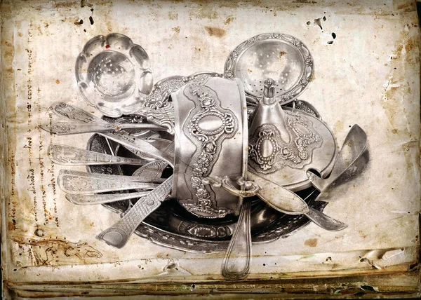 Старое антикварное серебро — стоковое фото
