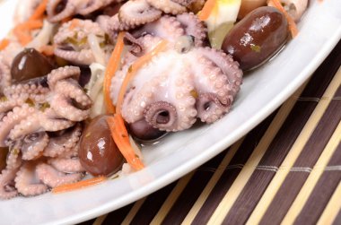 ahtapot salatası