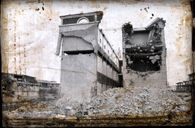 sanayi bölgesinde beton kalıntıları