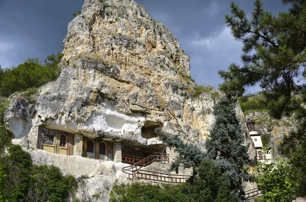 Le monastère rocheux "St Dimitrii de Basarbovo " — Photo