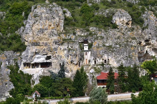 Le monastère rocheux "St Dimitrii de Basarbovo " — Photo