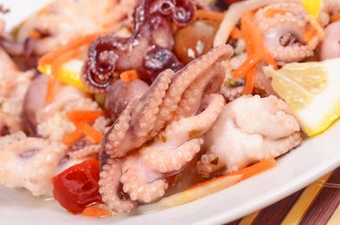 ahtapot salatası