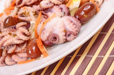 ahtapot salatası