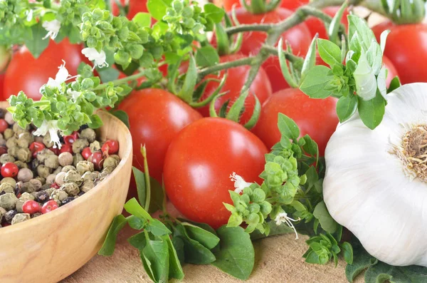 Ripe Cherry Tomatoes Peppercorns Garlic Basil Wooden Table Close — Fotografia de Stock