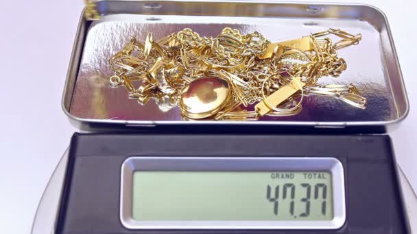 Measurement of gold — Stock Video