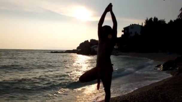 Yoga positie — Stockvideo